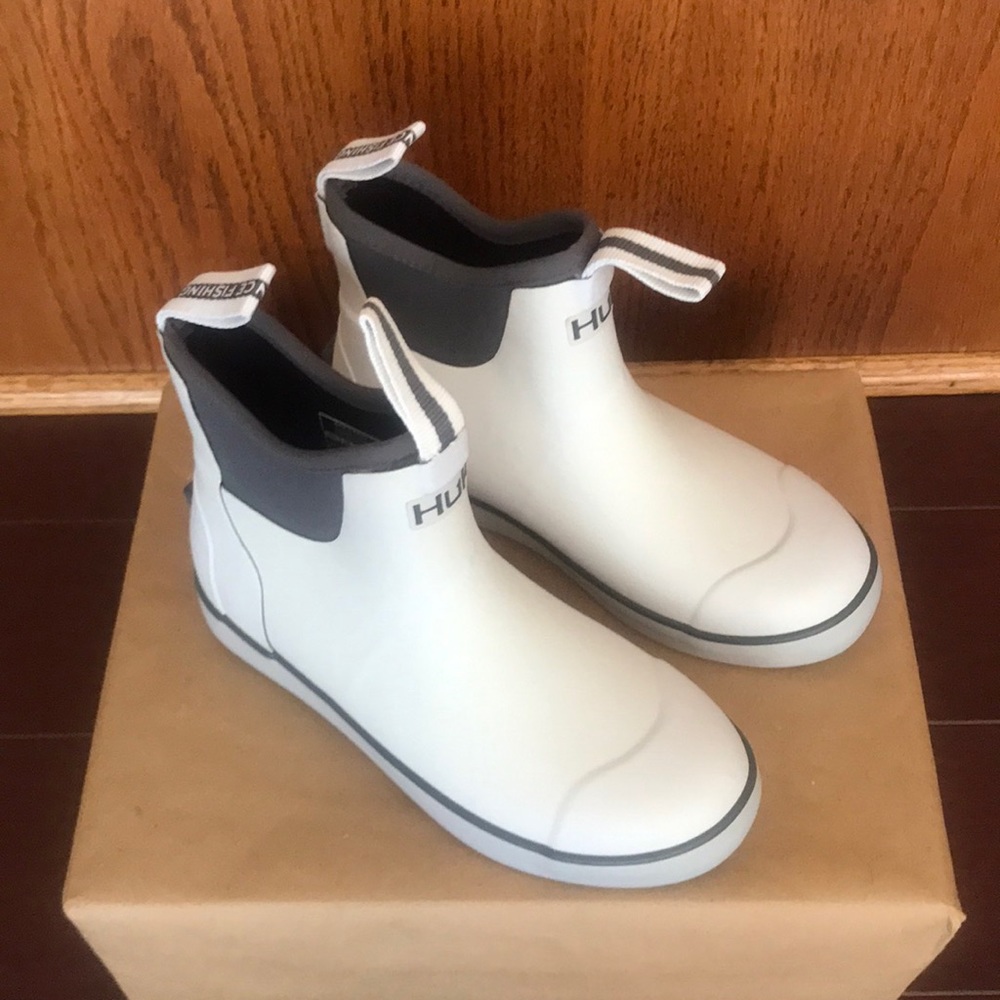 “NEW ARRIVALS” Brand-new Women’s HUK Rogue, size 5, # 167, white